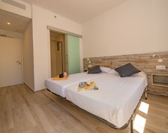 Khách sạn Gloria Rooms 301 - One Bedroom Hotel, Sleeps 2 (Rosas, Tây Ban Nha)