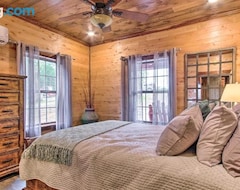 Casa/apartamento entero Secluded Log Cabin With 2 Decks And Lake Access (Elizabeth, EE. UU.)