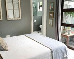 Nhà trọ Driftwood Suite - Villa Roc Guesthouse (Salt Rock, Nam Phi)