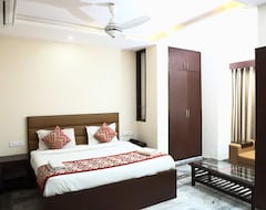 Khách sạn OYO 12143 Hotel SKD (Mathura, Ấn Độ)