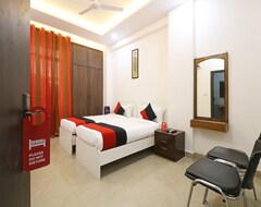 Khách sạn OYO 9915 Petals Inn (Noida, Ấn Độ)