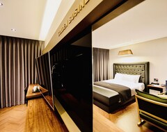 Khách sạn Golden Business Hotel (Jinju, Hàn Quốc)