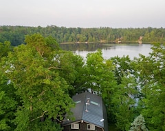 Entire House / Apartment Cozy 3 Bedroom Lake Cabin Near Turtle Lake (Cumberland, USA)