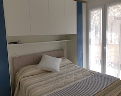 Koko talo/asunto Residential Apartment With Solarium And Pool In The Complex (Pietra Ligure, Italia)