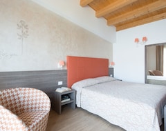 Khách sạn Village Hotel Lucia (Tremosine, Ý)