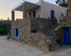 Toàn bộ căn nhà/căn hộ Charming Vourkari Stone Home 3 - Minutes From Port (Otzias, Hy Lạp)