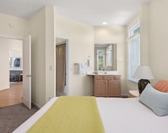 Hotel Celestial Seasuns Six Bedroom House (Corolla, USA)