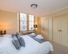 Entire House / Apartment 4 Southgait Hall, St Andrews - Fabulous Town Centre Apartment (St. Andrews, United Kingdom)