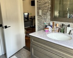 Cijela kuća/apartman Bedroom With Bathroom In Private Home In Nupper Saddle River Njn (Upper Saddle River, Sjedinjene Američke Države)