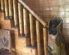 Tüm Ev/Apart Daire Unique 3 Story Mountaintop Log Home, 120 Acres Dog Friendly (Pyatt, ABD)