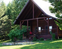 Koko talo/asunto Private Mountain Log Cabin Perfect For: A Small Family,Or Romantic Retreat. (Eureka, Amerikan Yhdysvallat)