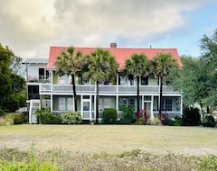 Entire House / Apartment Magnificent Views, History And Southern Charm (Sullivans Island, USA)