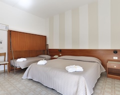 Khách sạn Hotel Brunella (Lido di Camaiore, Ý)