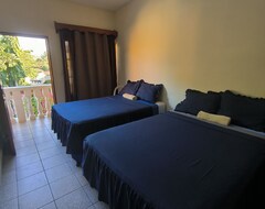 Hotelli Hotel y Restaurante Casa Jardines (San Benito, Guatemala)