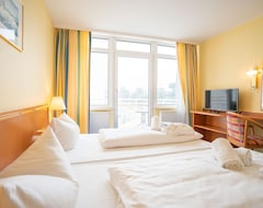 Khách sạn Junior Suite With City View - Arkona Strandhotel 4 Star Superior - Right On The Beach! (Binz, Đức)