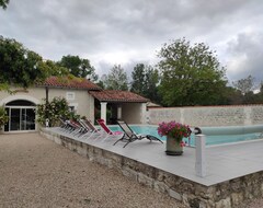 Toàn bộ căn nhà/căn hộ Villa... Nature And Calm .. Family Or Between Friends .. (Nanteuil-Auriac-de-Bourzac, Pháp)