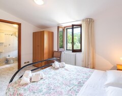 Toàn bộ căn nhà/căn hộ 5 Bedroom Accommodation In Sessa Cilento Sa (Sessa Cilento, Ý)
