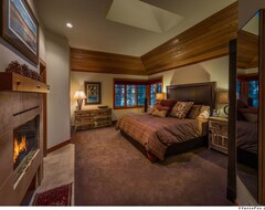 Toàn bộ căn nhà/căn hộ Skidder Trail - Luxury 4 Br On Northstar Golf Course - Hot Tub & Ski Shuttle (Truckee, Hoa Kỳ)