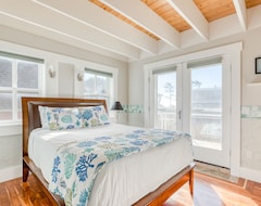 Entire House / Apartment Elegant Home W/ Sauna & Ocean Views - Entirely Accessible W/ Elevator! (Tillamook, USA)