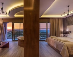 Hotel Elegance Luxury Executive Suites (Tragaki, Greece)