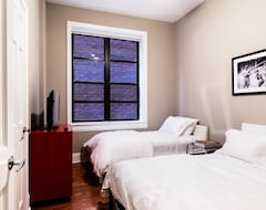 Hele huset/lejligheden The Inn at Wrigleyville, Beautiful New 4 Bedroom Sleeps 9 (Chicago, USA)