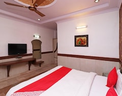 Khách sạn OYO 29051 Hotel Solitaire & Restaurant (Agra, Ấn Độ)