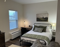 Hele huset/lejligheden Furnished Executive Studio Apartment On The Duck Creek Bike Path In Bettendorf. (Bettendorf, USA)