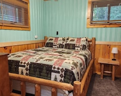 Koko talo/asunto Freddys Watch - An Adorondack Camp (Long Lake, Amerikan Yhdysvallat)