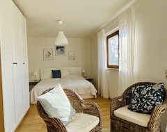 Toàn bộ căn nhà/căn hộ Apartment In The Gärtle, 40 Square Meters, 1 Living Room/bedroom, Max. 2 People (Sulzburg, Đức)