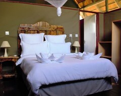 Hotel Lion Roars Lodge (Kasane, Botswana)