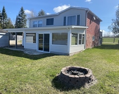 Toàn bộ căn nhà/căn hộ Quiet Waterfront Retreat On Connells Lake (Holland Centre, Canada)