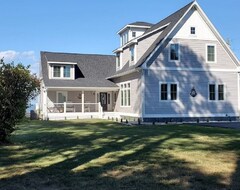 Hele huset/lejligheden Beach & River Retreat. Spectacular House With Private Sand Beach And Hot Tub! (Montross, USA)