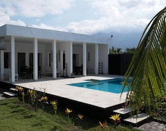 Toàn bộ căn nhà/căn hộ North Bali Beachfront Villa. 10 Guests. (Kalianda, Indonesia)