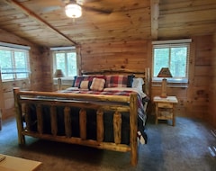 Hele huset/lejligheden Lake Front Cabin On 6 Private Acres (Kalkaska, USA)