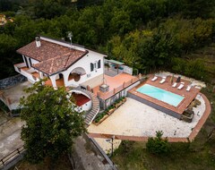 Toàn bộ căn nhà/căn hộ Tenuta Carbone, With Swimming Pool And Private Parking. (Montagano, Ý)