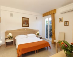 Khách sạn Hotel Villa Smeraldo (Orbetello, Ý)