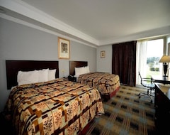 Hotel Courtyard Room, 2 Queen Beds With River-view (Somerset, USA)