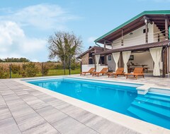 Toàn bộ căn nhà/căn hộ In The North Of Croatia Welcomes You This Family Friendly House With Swimming Pool. (Kapela, Croatia)