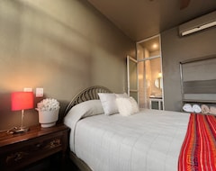 Khách sạn Marthas Suites & Hotel (Manzanillo, Mexico)