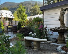 Entire House / Apartment An Outdoor Adventure Or A Quiet Retreat? The Swan House Is Perfect For Both. (Slocan, Canada)