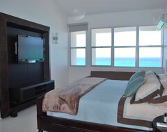Hele huset/lejligheden Breathtaking Fully Remodeled Beachfront Penthouse-3 Bed/3baths (Carolina, Puerto Rico)