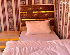 Hotelli Mkhym Mshry Lzwydh (Wadi Rum, Jordania)