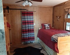 Entire House / Apartment Lake View Cabin (Jasonville, USA)