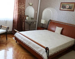 Toàn bộ căn nhà/căn hộ Светъл и топъл апартамент в централната част на града,близо до Рус.университет (Borovo, Bun-ga-ri)
