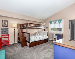 Entire House / Apartment Newly Remodeled Condo 1.5 Blocks From Beach Street Usa! (Virginia Beach, USA)
