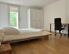 Koko talo/asunto Central, Riverside Apartment With View (Bern, Sveitsi)
