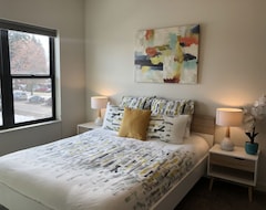 Entire House / Apartment Modern Apt #202 - A Block From St. Pat S Hospital (Missoula, USA)