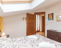 Toàn bộ căn nhà/căn hộ 2 Bedroom Accommodation In Montevarchi Ar (Bucine, Ý)