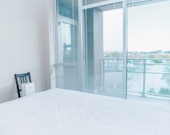 Toàn bộ căn nhà/căn hộ Modern Spacious 1 Bedroom With City View (Coquitlam, Canada)