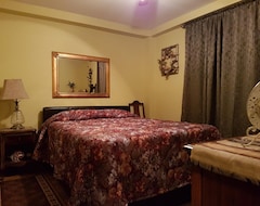 Hotel Blue Mountain Chalet Getaway - 4 Seasonal Rental Property (The Blue Mountains, Canada)
